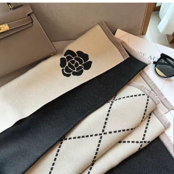 Cashmere scarf - Picture 7 of 9